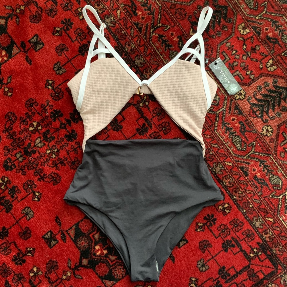 Tavik one piece size small